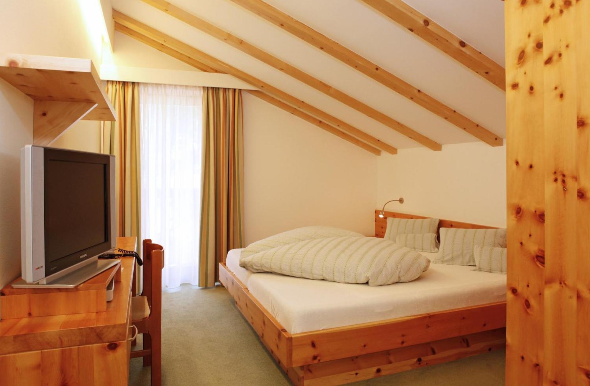 Hotel Stefaner ตีเรส ภายนอก รูปภาพ